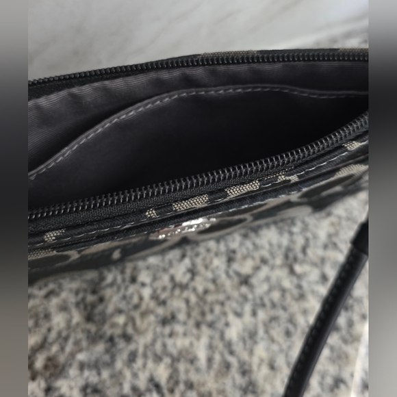 Coach Black Gray Signature C Silver Medallion est. 1941 Wristlet - Picture 4 of 9